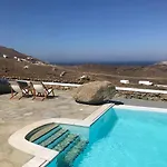 Yakinthos Aparthotel 4*