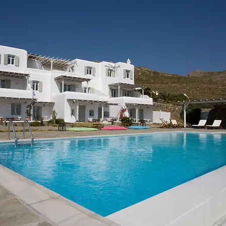 Yakinthos Aparthotel 4*