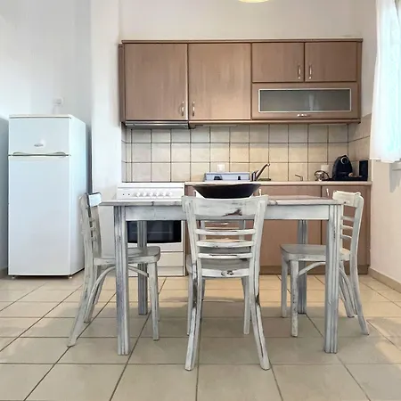 Ξενοδοχείο με διαμερίσματα Yakinthos 4*