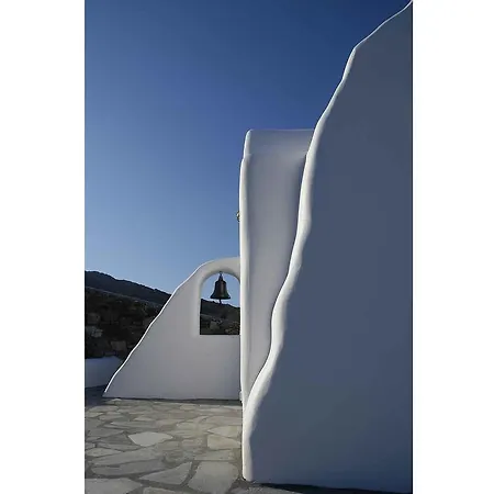 Yakinthos Aparthotel