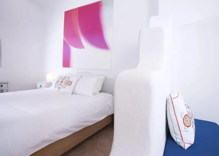 מלון דירות Yakinthos 4*