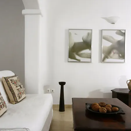 Yakinthos Aparthotel 4*