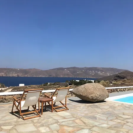 Yakinthos Aparthotel 4*