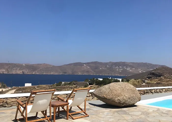 Yakinthos Aparthotel 4*